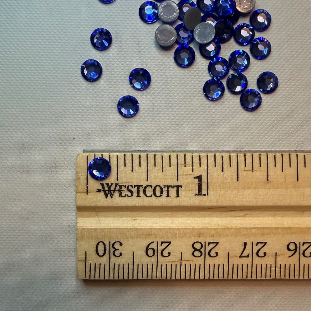 Swarovski • Color: Sapphire, 2028 XILION Rose Hotfix Rhinestones - Picture 5 of 10